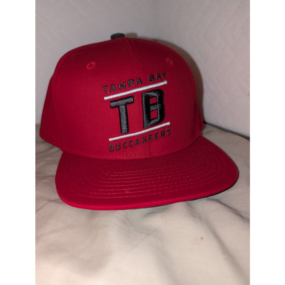 NFL Team Apparel Tampa Bay Buccaneers Red Black Hat One Size, Boys Yourh